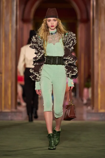 Look 52